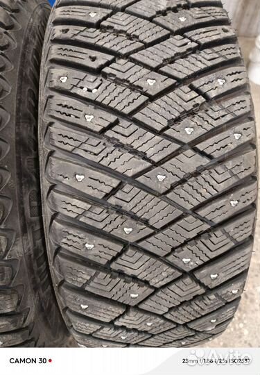 Goodyear Ultragrip Ice Arctic 215/60 R16 99T