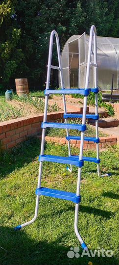 Лестница для бассейна