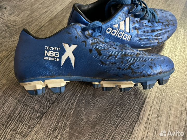 Футбольные бутсы adidas