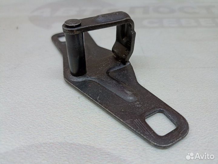 Ответная часть замка багажника Audi A4 B7 AUK