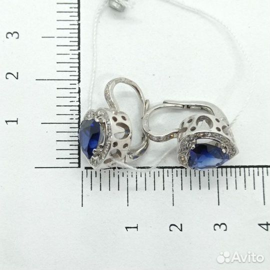 Золотые серьги с камнем