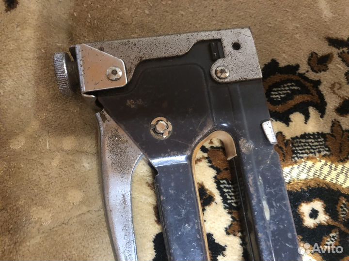 Степлер мебельный