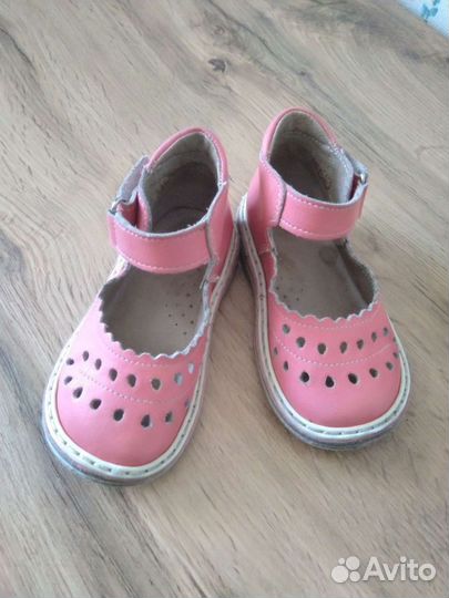 Сандалии для девочки