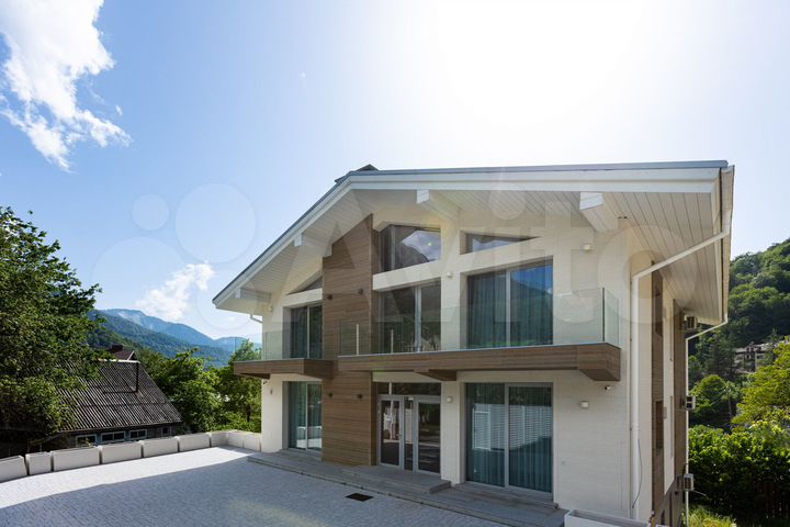 3-к. квартира, 130 м², 2/2 эт.