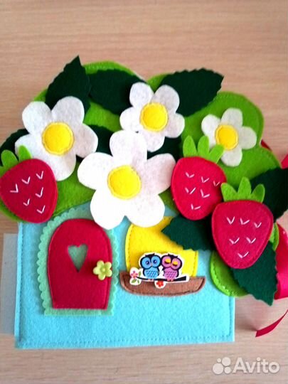 Развивающая книга-кукольный дом из фетра