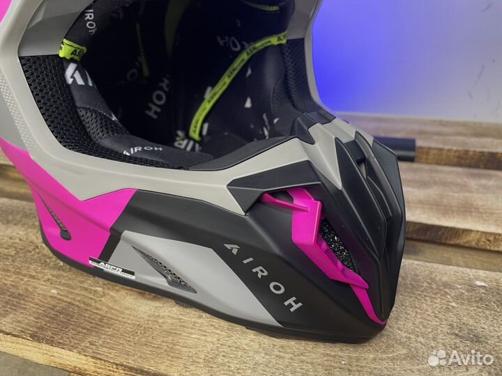 Кроссовый шлем Airoh Twist 3 Pink