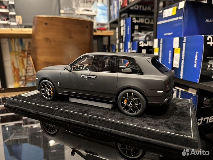 HH Rolls Royce Cullinan 1:18 матово черный