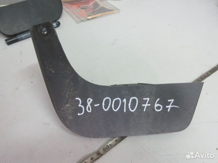 Брызговик задний правый Mitsubishi Outlander 3