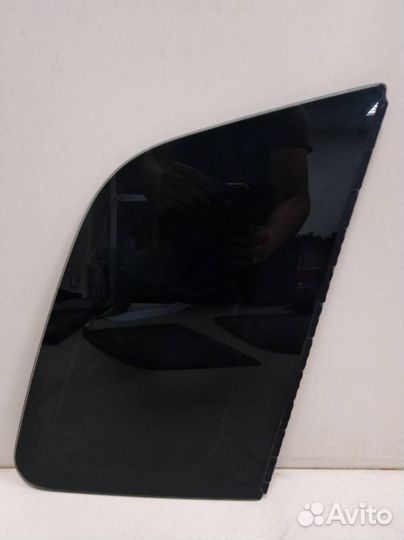 Стекло кузовное глухое правое Ford Fiesta MK5 2002