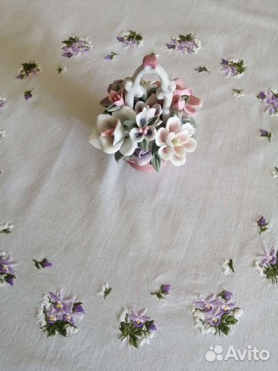 Скатерть с вышивкой