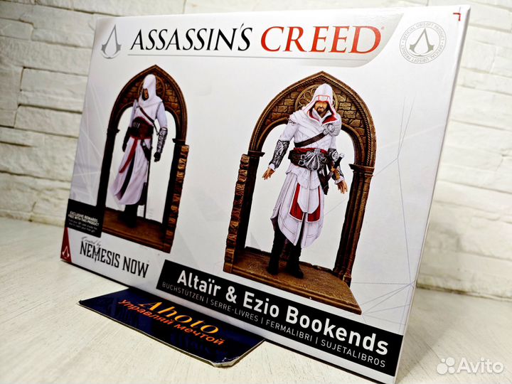 Фигурка Altair and Ezio Assassins Creed Bookends