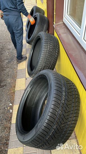 Pirelli Scorpion Winter 285/40 R22 и 325/35 R22 110