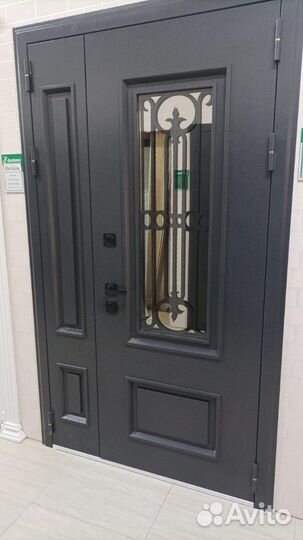 Дверь входная металлическая со стеклом