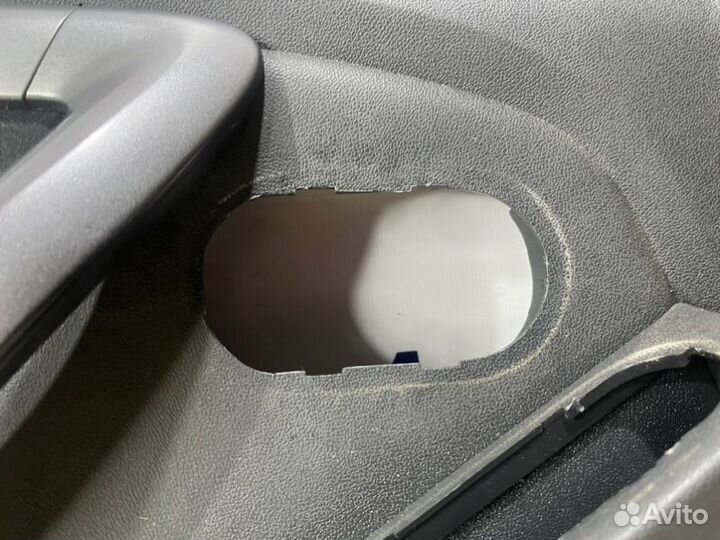 Обшивка двери передняя левая Renault Duster