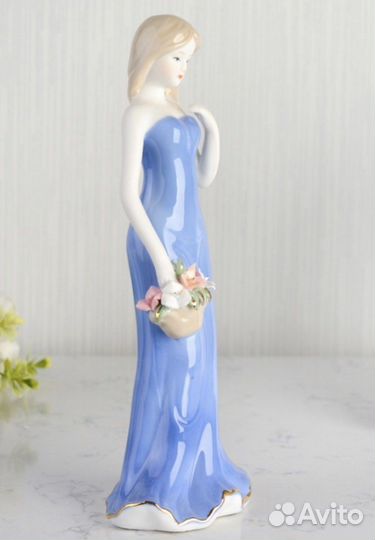 Фарфоровые статуэтки девушек
