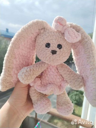 Зайка ручной работы из плюшевой пряжи