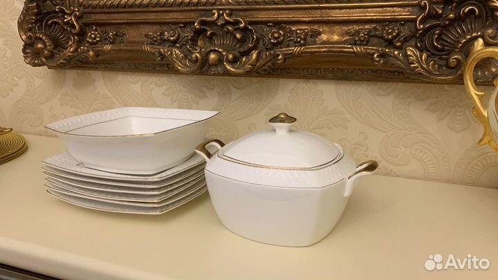 Набор столовой посуды с супницей