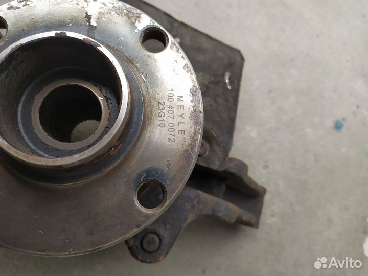 Ступица левый передняя, 8A0257A Audi 80 B4