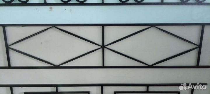 Ограды на кладбище,кресты,скамейки,столы