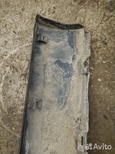 Накладка порога правая Skoda Yeti 2011