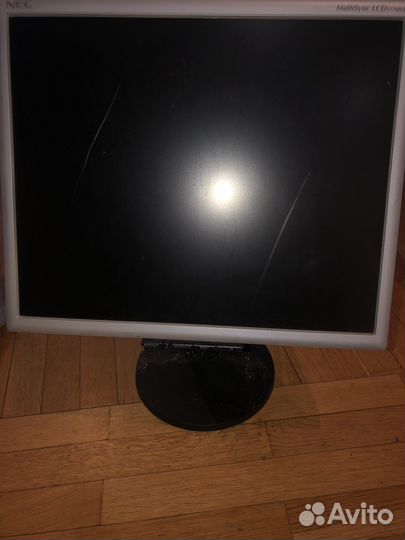 Монитор для компьютера и сканер