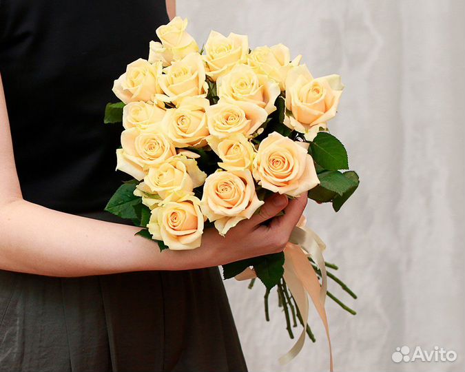 Букет из 15 кремовых роз 50-60 см (Россия)