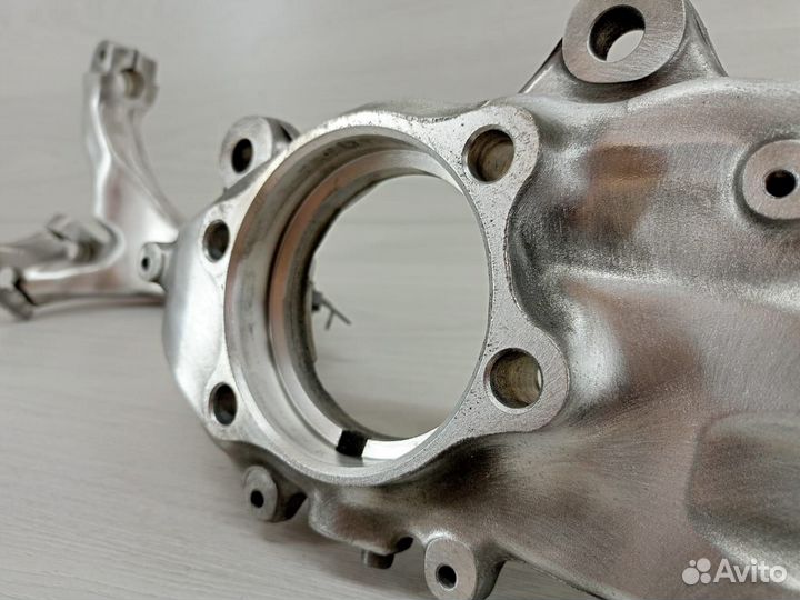 Кулак поворотный левый Audi A6 C6 (92мм)