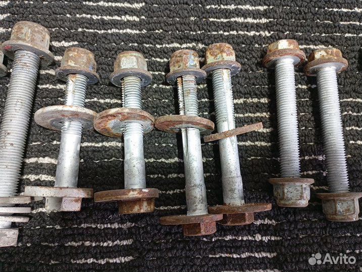Болты развальные подвески задние Volkswagen Passat