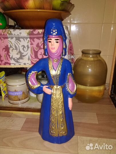 Бутылка в виде женщины