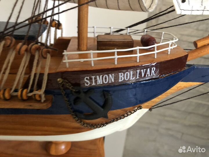 Модель корабля из дерева
