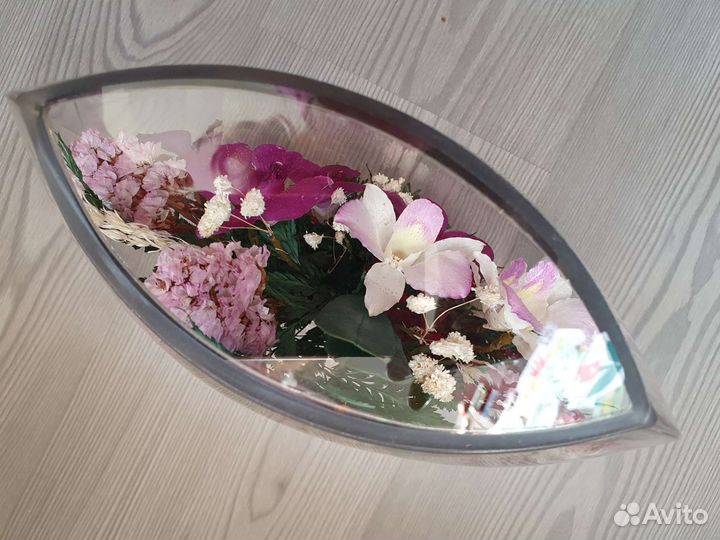 Цветы в колбе (орхидеи)