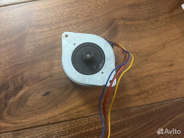 Шаговый двигатель