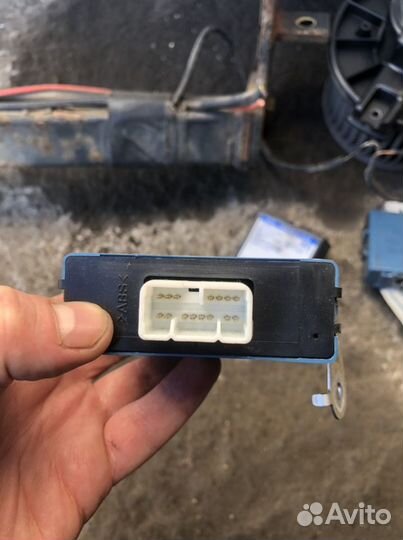 Блок управления дверьми Toyota Picnic