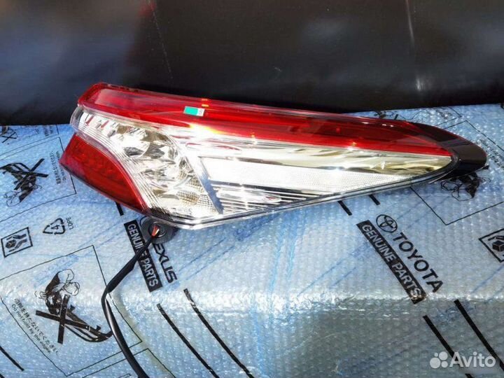 Фонарь правый Toyota Camry 70