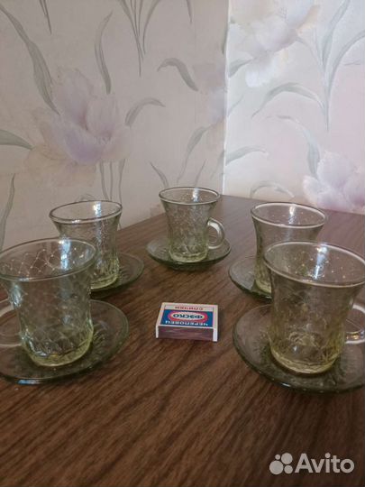Кофейные чашечки с блюдцами, стекло