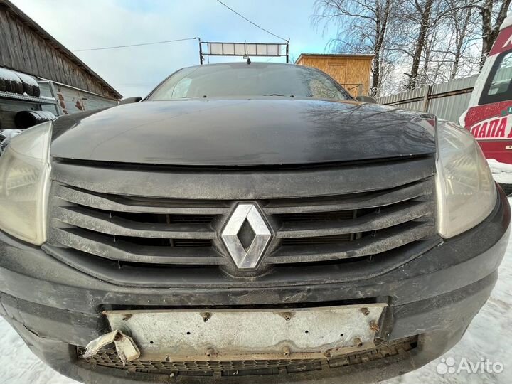 Решетка радиатора Рено Сандеро 2011 года