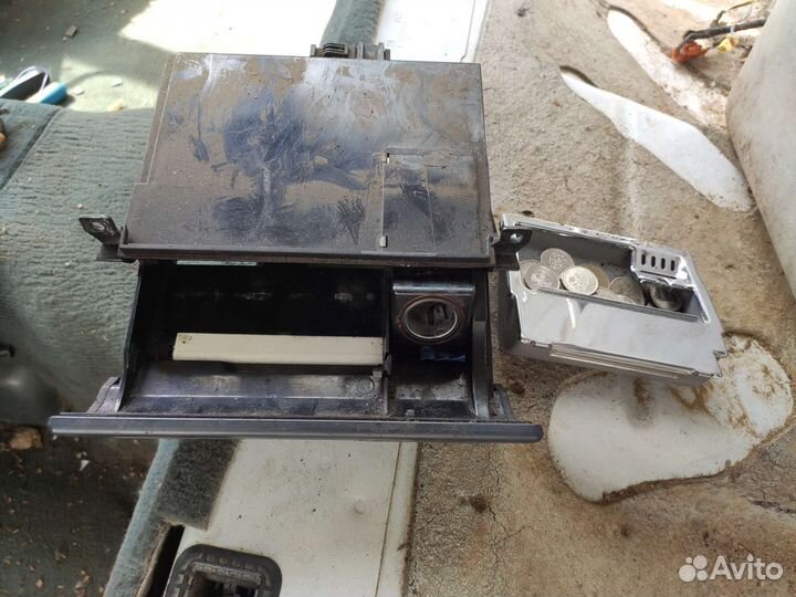 Audi A6C5 пепельница передняя