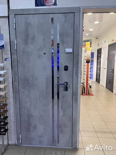 Дверь входная металлическая новая