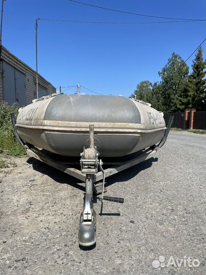 Лодка с прицепом