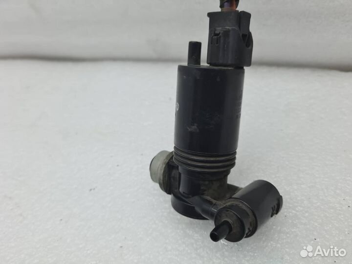 Насос (моторчик) омывателя стекла переднего Nissan