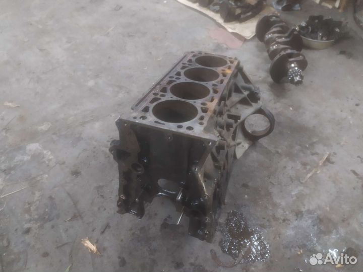 Блок цилиндров двигателя Мерседес ом111