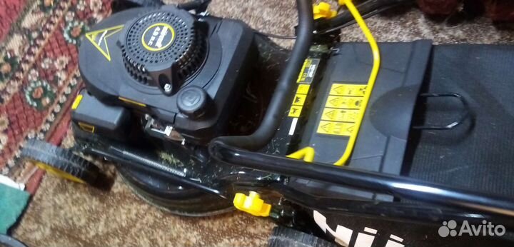 Газонокосилка бензиновая