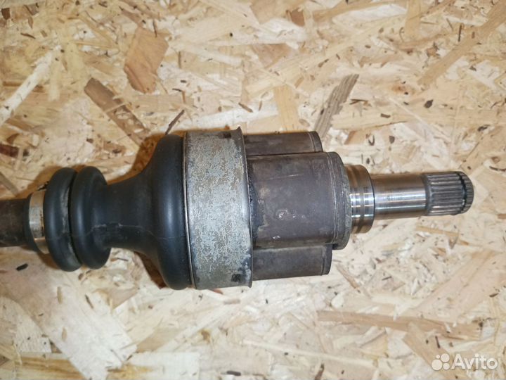 Привод правый (шрус) mitubishi carisma