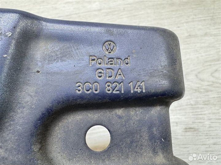 Кронштейн крыла левый Volkswagen Passat B6 седан