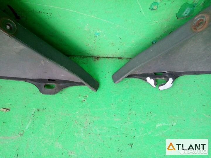 Клык бампера toyota RAV4