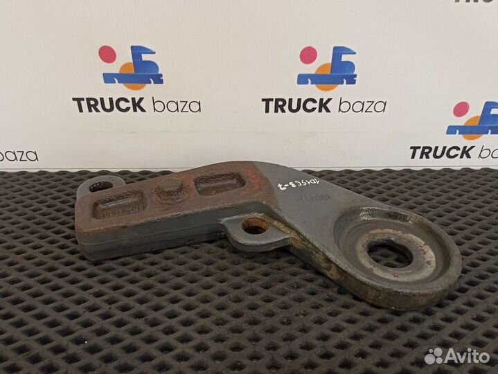 1740951 Кронштейн амортизатора