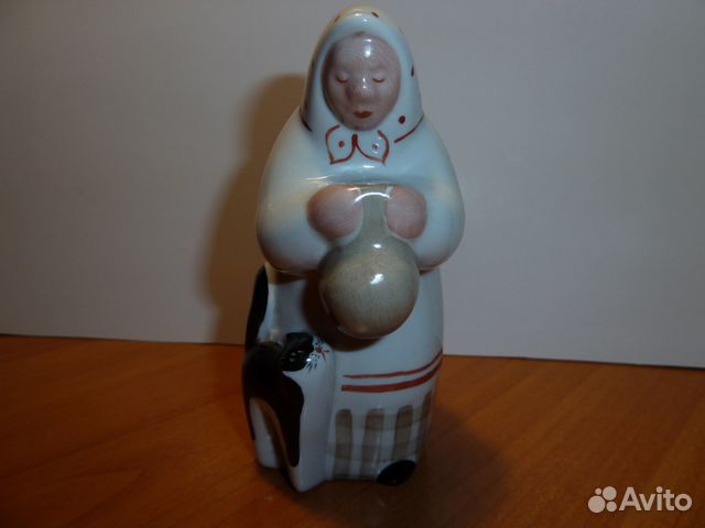 Статуэтка бабушка с котом и крынкой молока