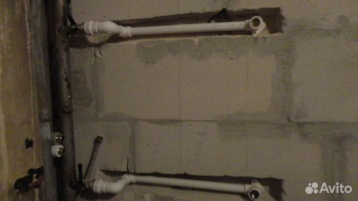 Сантехник. Ремонт арматуры унитаза