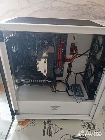 Игровой компьютер с монитором