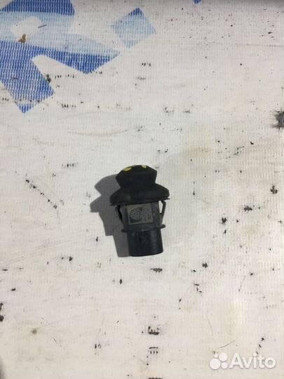 Концевик двери LADA granta 1.6 мт лифтбек